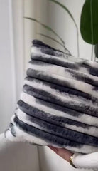 Fur pillows🤎🖤